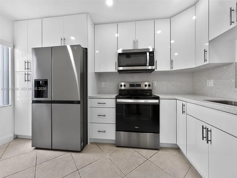 11358 Taft St #11358 — Photo 3