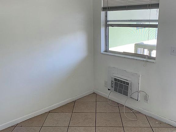 5th image of 702 N L St APT 20