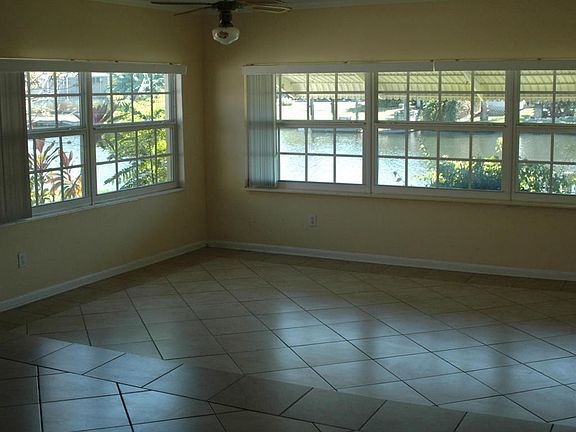 4th image of 275 Montego Bay Ct