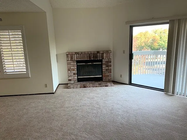 Pleasanton 1 Bed, 1 Bath, Townhouse upstairs unit, Kitchen w/Granite Counters, Close to Downtown! — Photo 3
