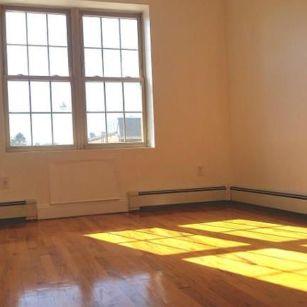 3rd image of 4009 25th Ave #3