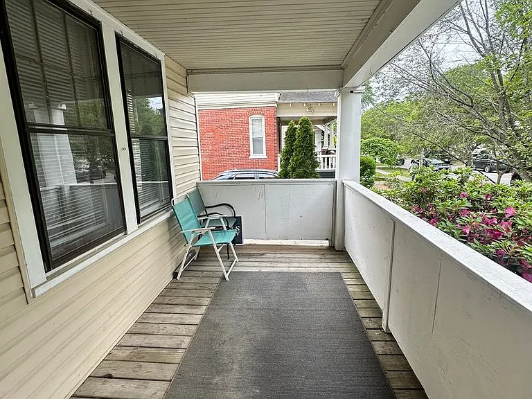 527 Maryland Ave — Photo 3