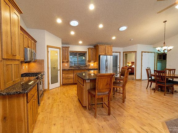 4th image of 2522 NW Broadview Ct