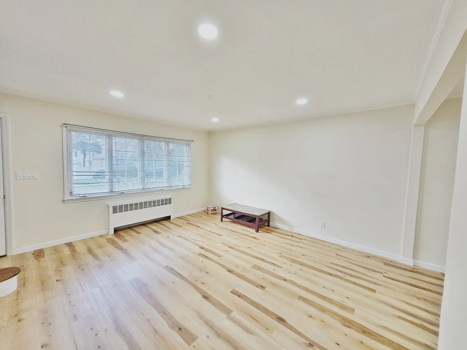 4 bed, 1201 sqft, $4,650 — Photo 2
