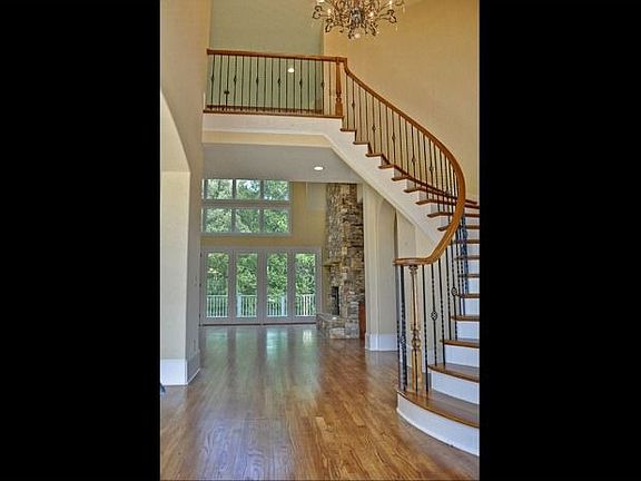 3rd image of 29 Christopher Ln