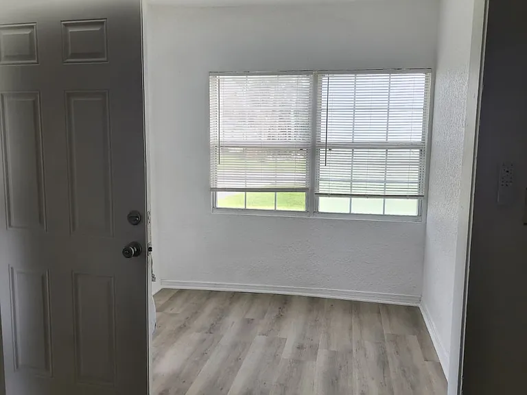 20 E Avenue B #1 — Photo 18