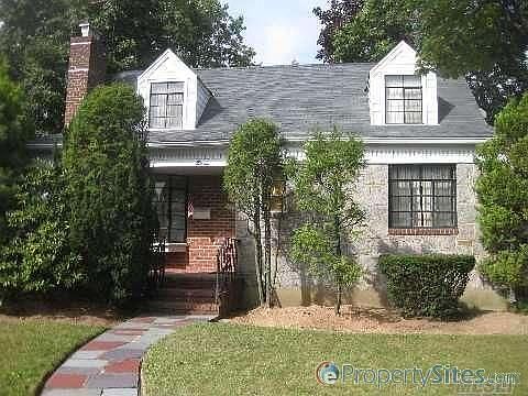 1st image of 11 Laurel Dr