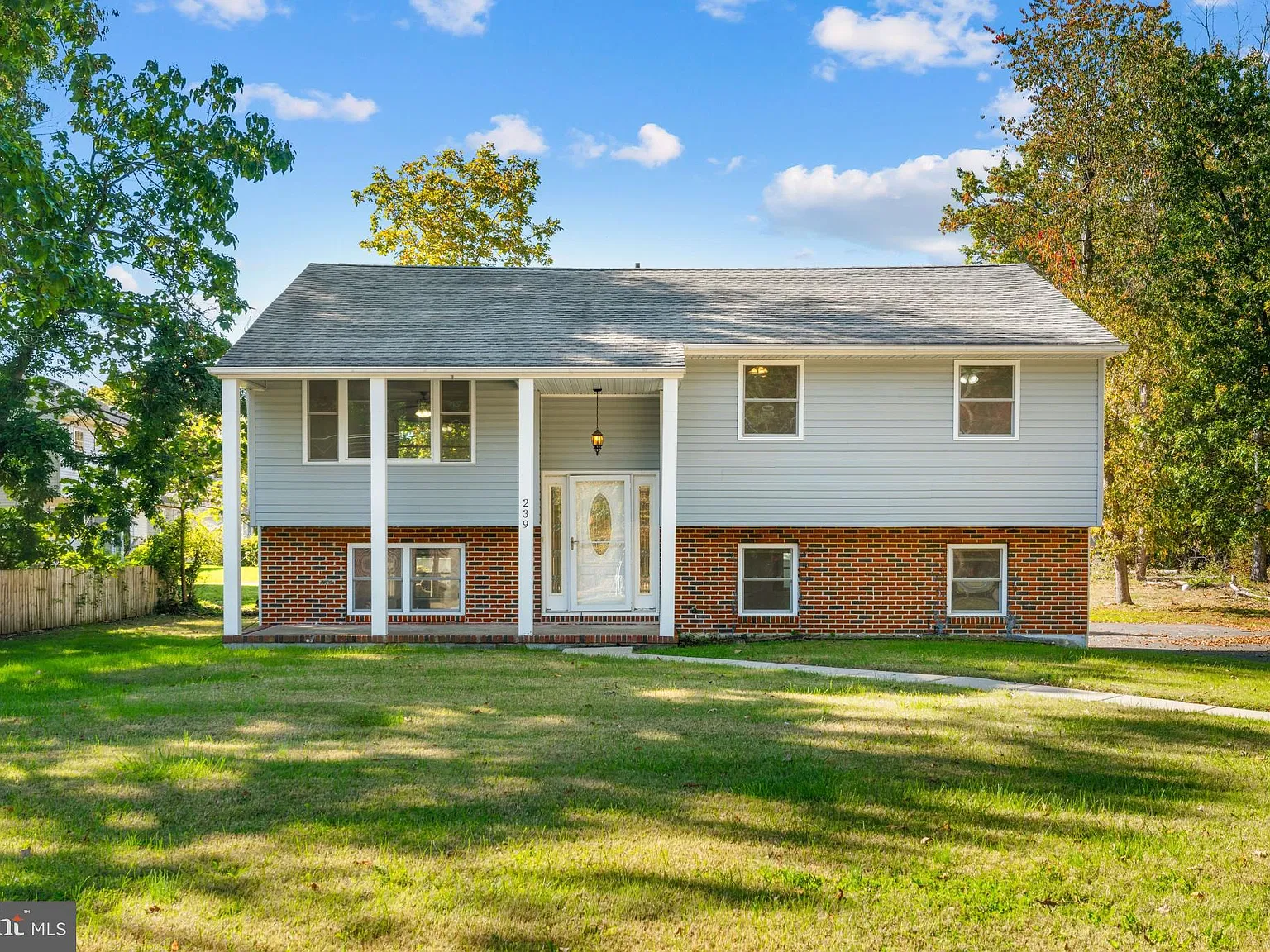 4 bed, 2.0 bath, 2068 sqft, $3,000 — Photo 2