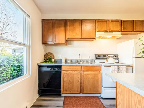 Pacific Walk Townhomes - Your New Oasis