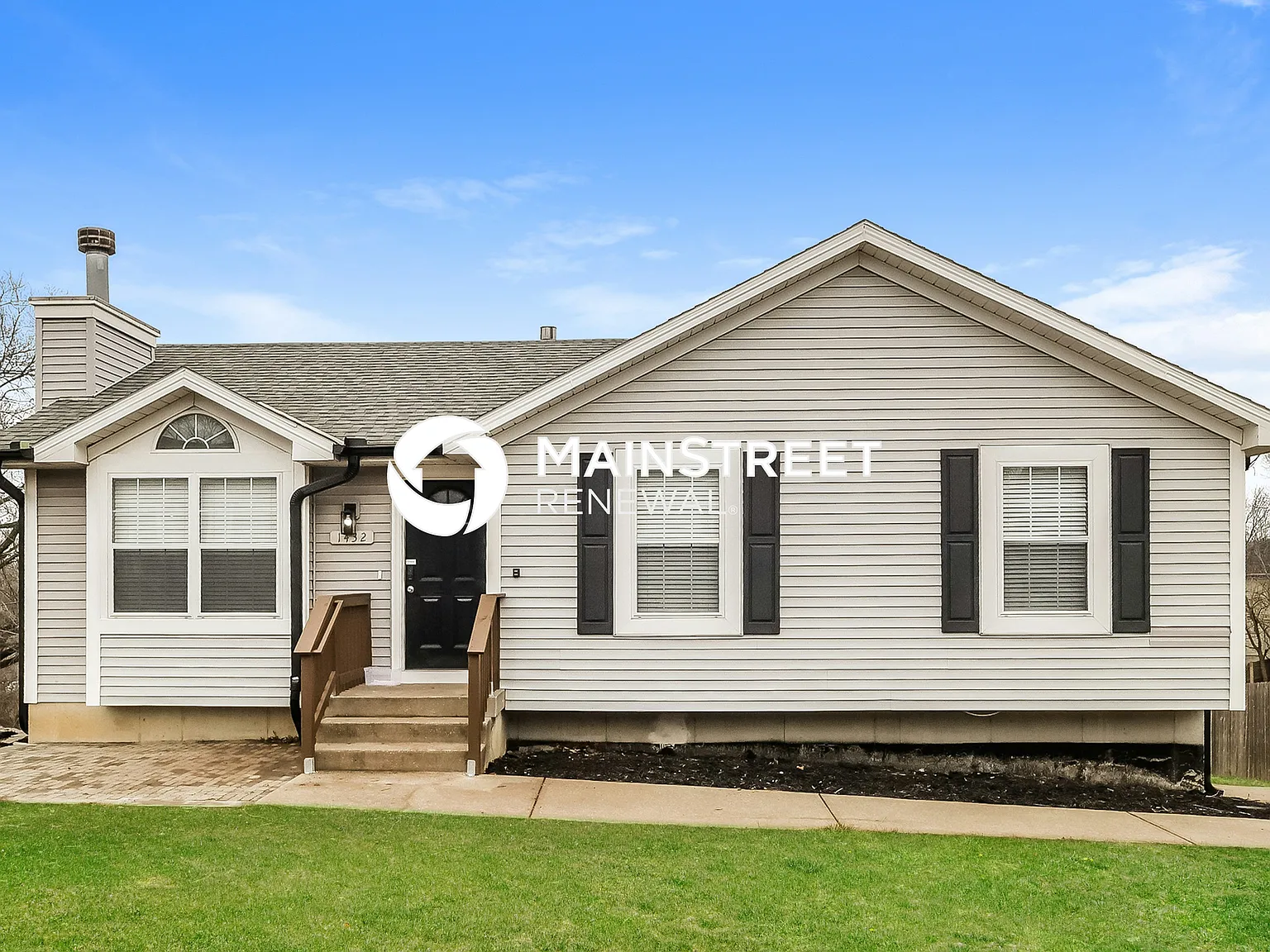 1432 N W Foxboro Rd — Photo 1