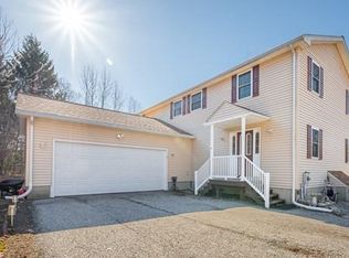 14 Chestnut Hill Dr, Webster, MA 01570