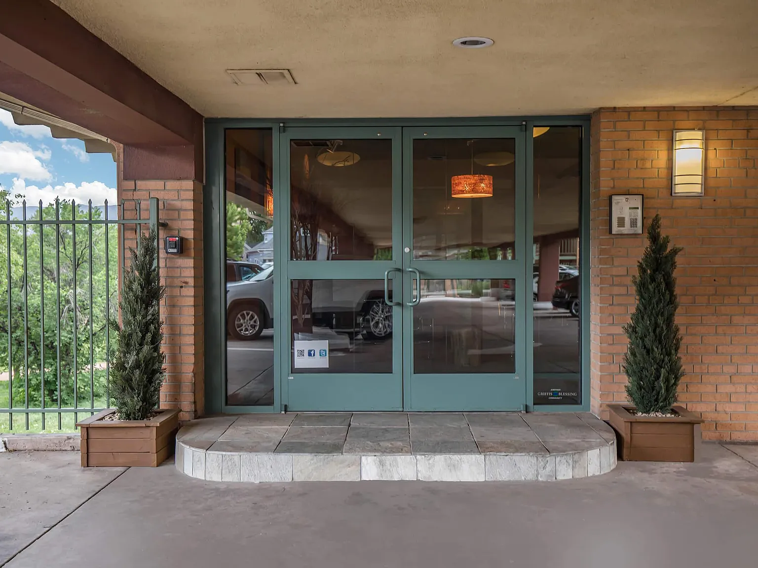 Boulder Crescent — Photo 4