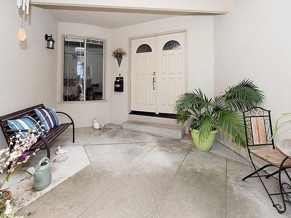 4th image of 899 Constitution Dr