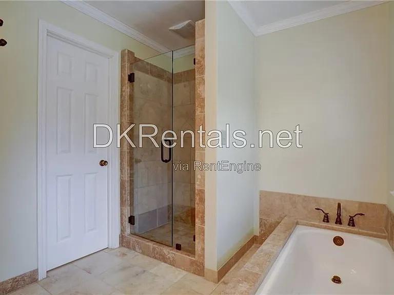4492 Coventry Way NE — Photo 15