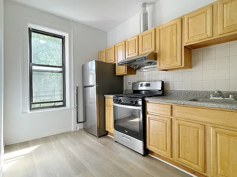 578 Ovington Ave #2 — Photo 6