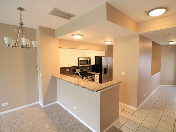 5th image of 1109 E Wilson Ave