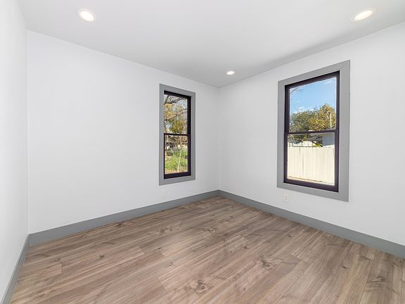 5th image of 826 N Gordon St