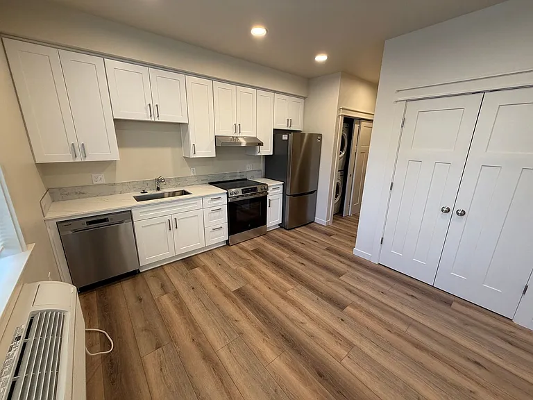 Lincoln St. Apartments — Photo 20