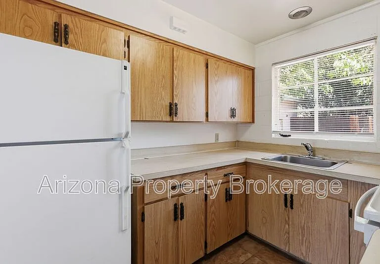 450 W 6th St #C — Photo 11