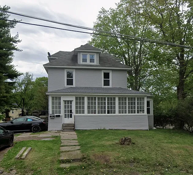 5 bed, 3000 sqft, $2,400 — Photo 1