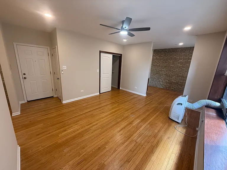 6150 N Winthrop — Photo 5