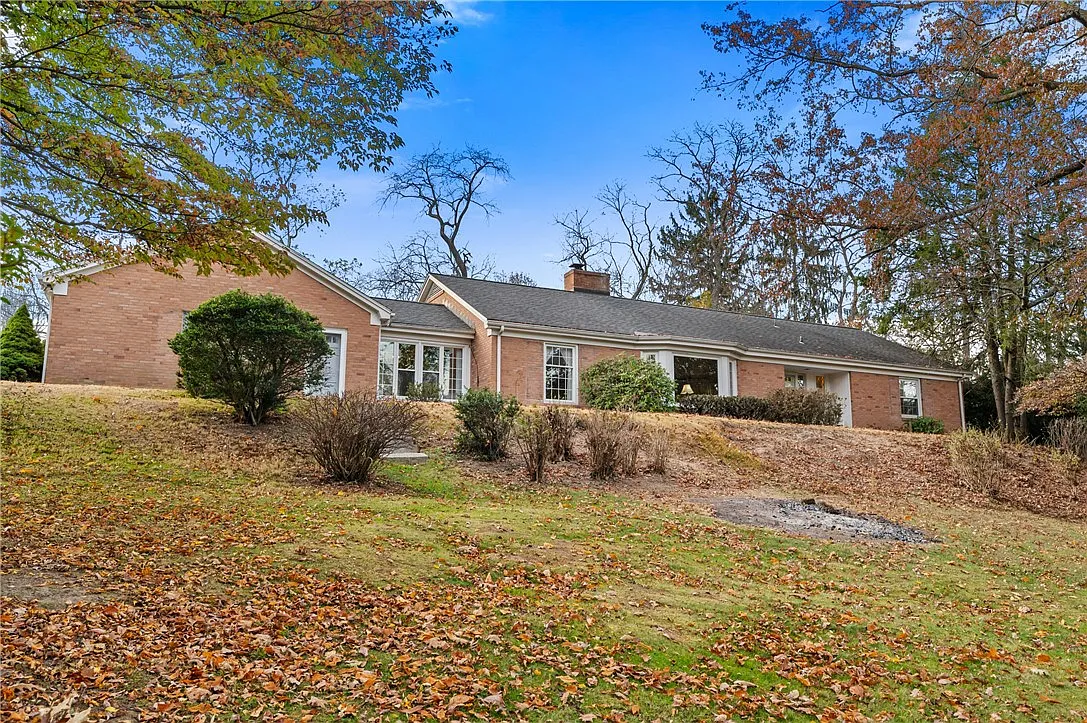 246 Sunset Rd photo 1
