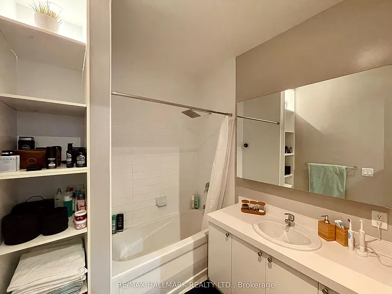 43 Hanna Ave #309 — Photo 12