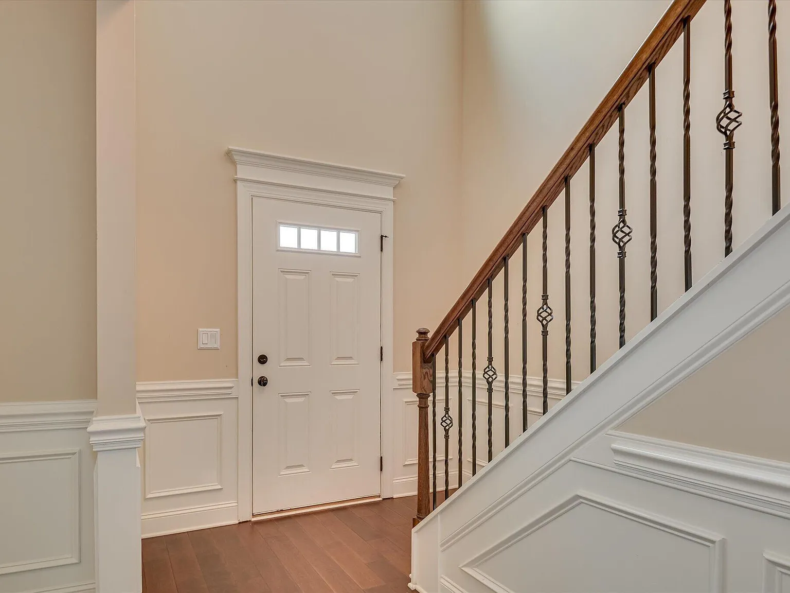 4 bed, 2.5 bath, 2322 sqft, $2,795 — Photo 4