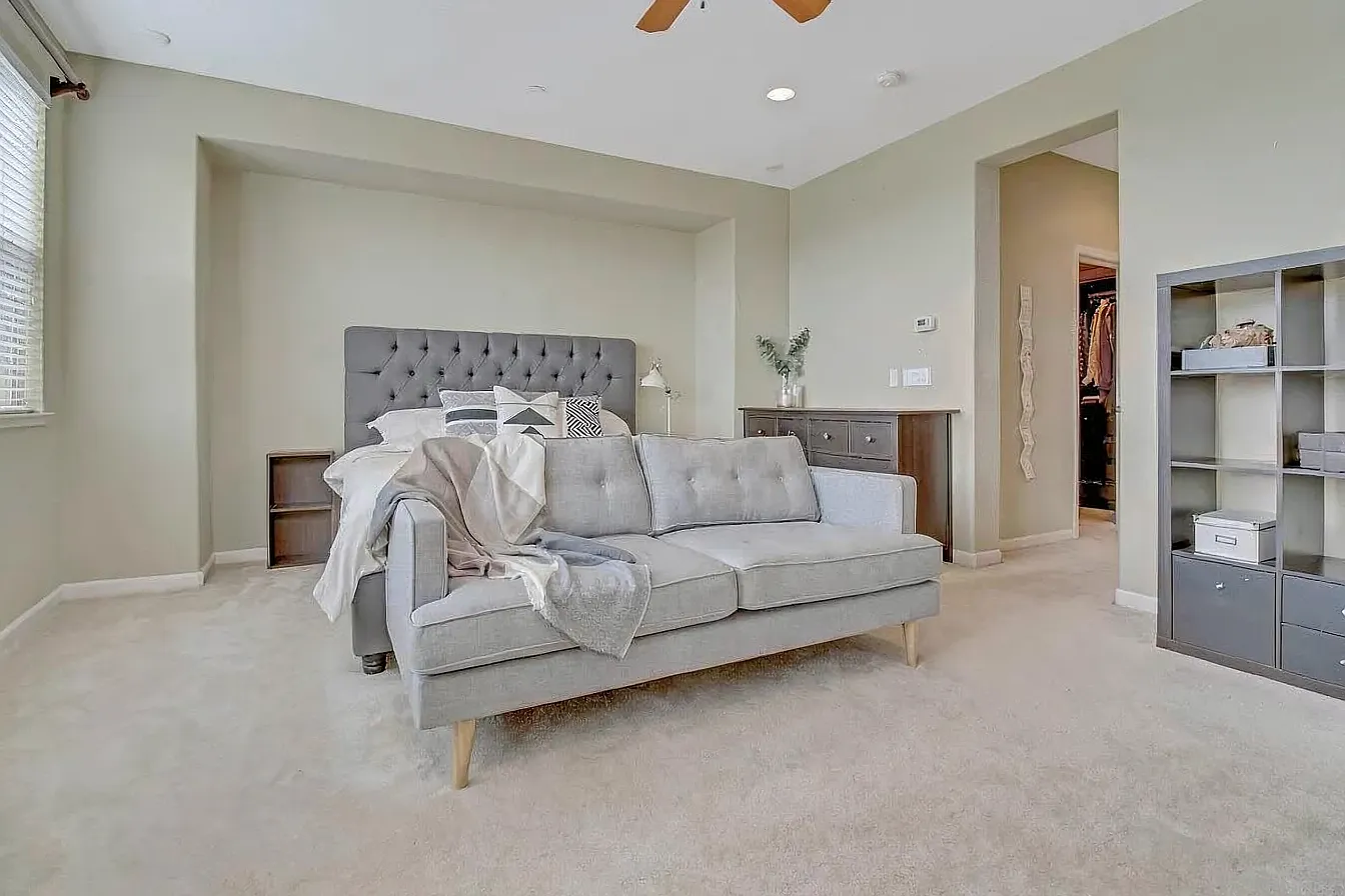 3 bed, 2.5 bath, 2415 sqft, $4,400 — Photo 3