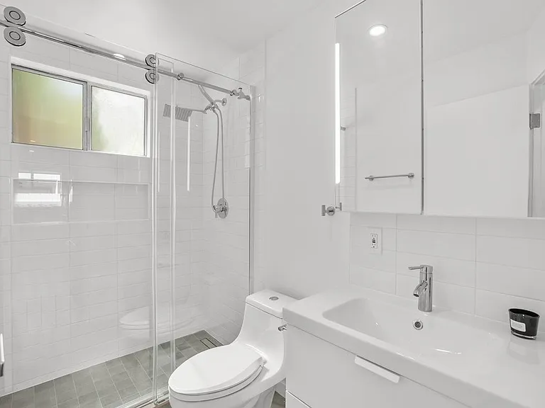1228 Essex St #2 — Photo 3