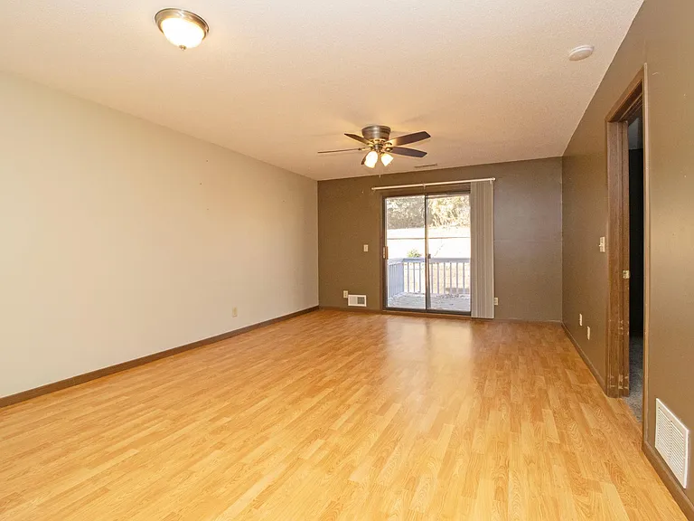 4215 Sylvia Ln S — Photo 10