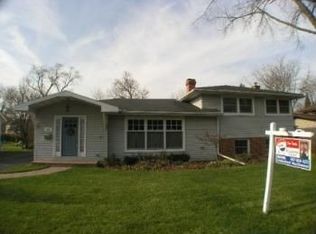 224 S River Rd, Fox River Grove, IL 60021