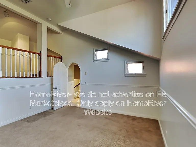 2220 Cannes Sq — Photo 20