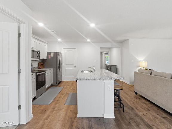 3rd image of 30 Green Gate Ln