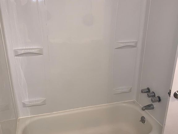 5th image of 376 E Cambourne St