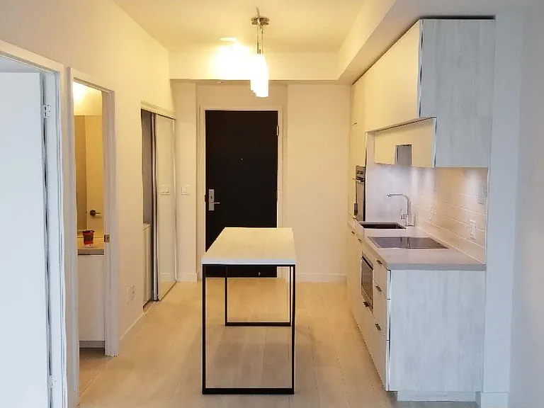 8 Eglinton Ave E #1510 — Photo 7
