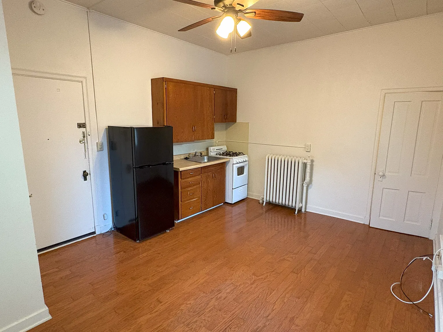 212 E Bloomington St — Photo 4