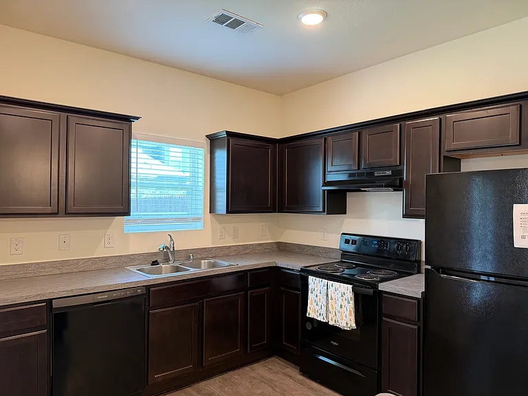 2237 Diamond Dr — Photo 10