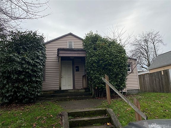 2nd image of 3344 Sawyer St