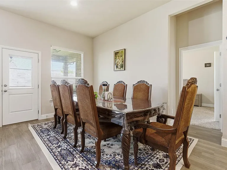 1012 Kensington Way — Photo 2
