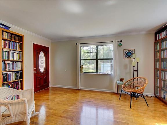 4th image of 121 Marsh Oak Dr