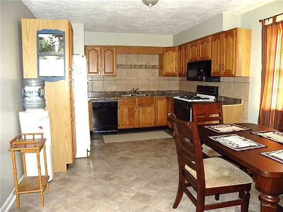 5th image of 264 N Mill St