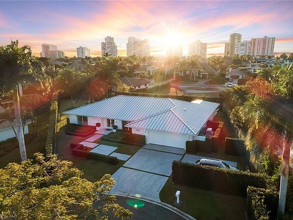 2nd image of 512 Neapolitan LN