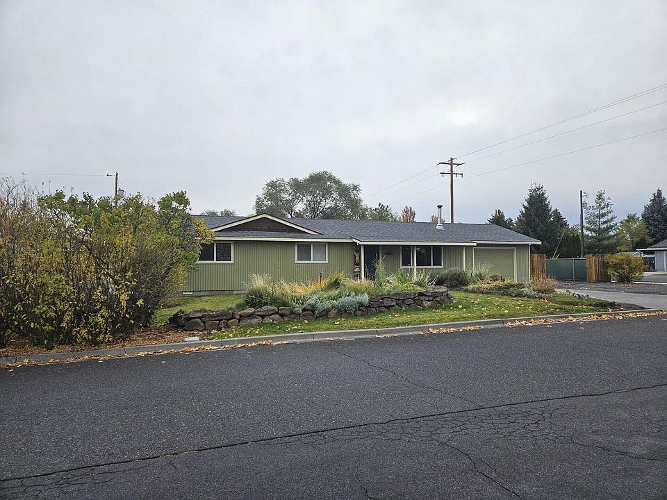 2nd image of 1472 SW Canyon Dr