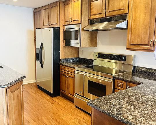 5th image of 1117 Harvard St NW Unit R