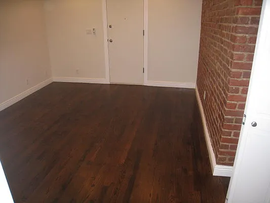 Rented by Alexiou Realty | media 32