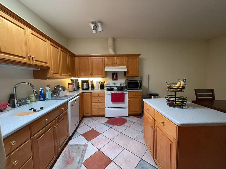 606 Isla Pl — Photo 3