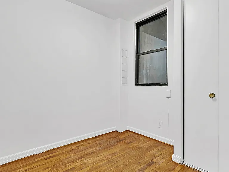 426 W 49th St #2C — Photo 4