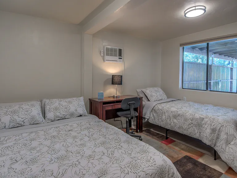 2625 E Prince Rd #B — Photo 9