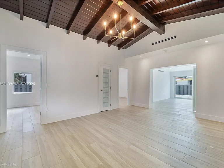 1654 SW 18th Ave — Photo 3